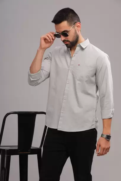 Men Slim Fit Solid Spread Collar Casual Shirt